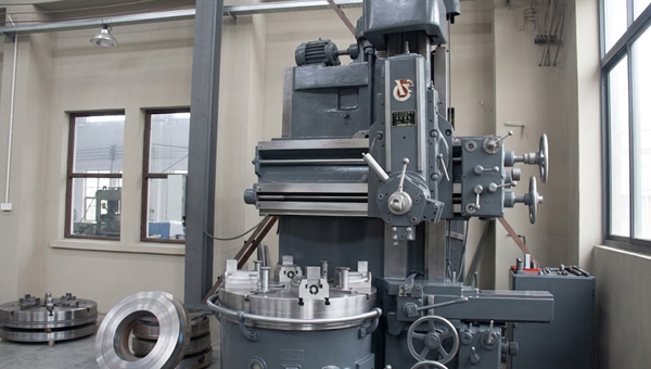 Roundness tester and hardness tester in the Risheng metrology lab